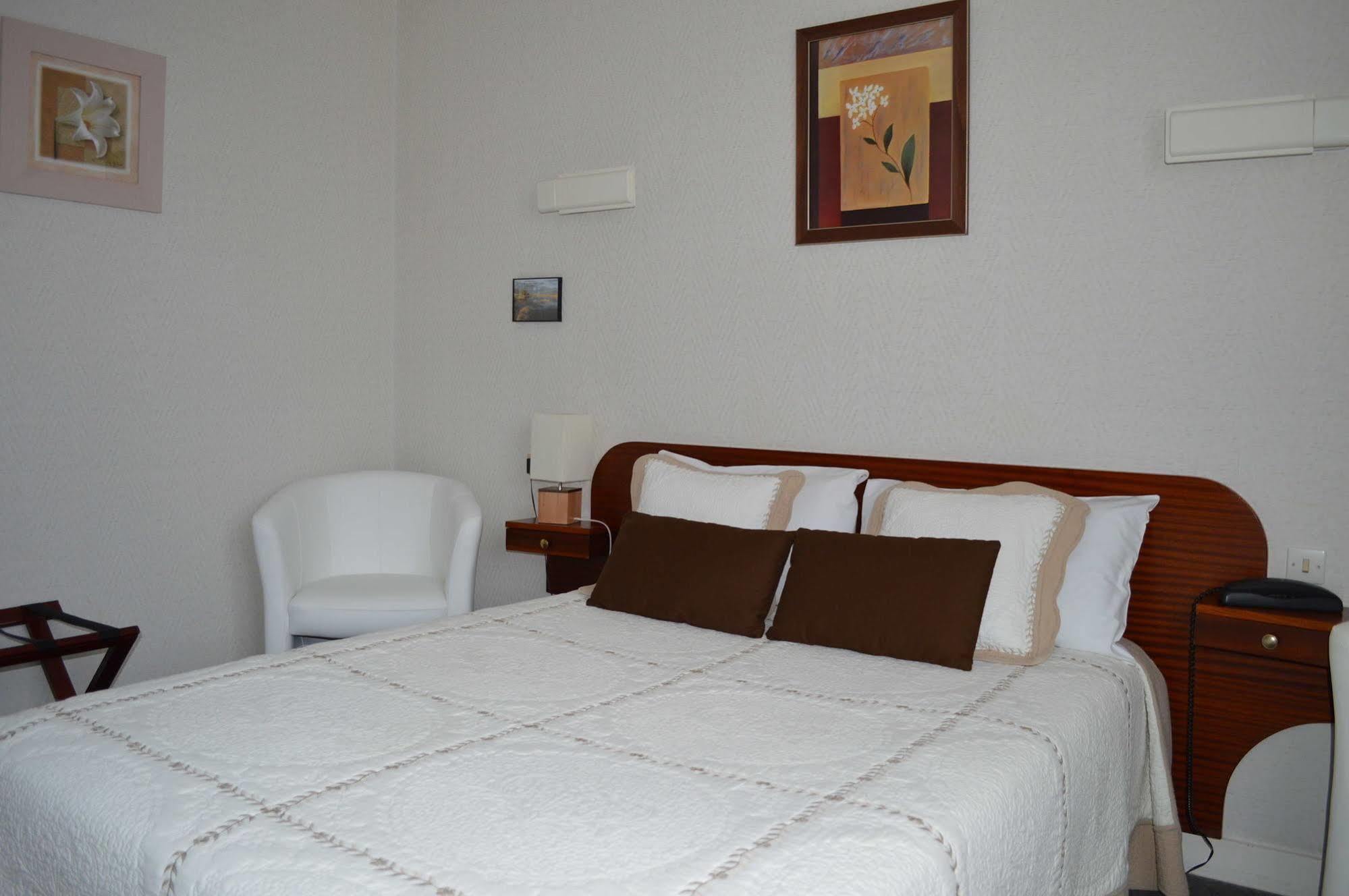 Hotel Christina Шатору Экстерьер фото